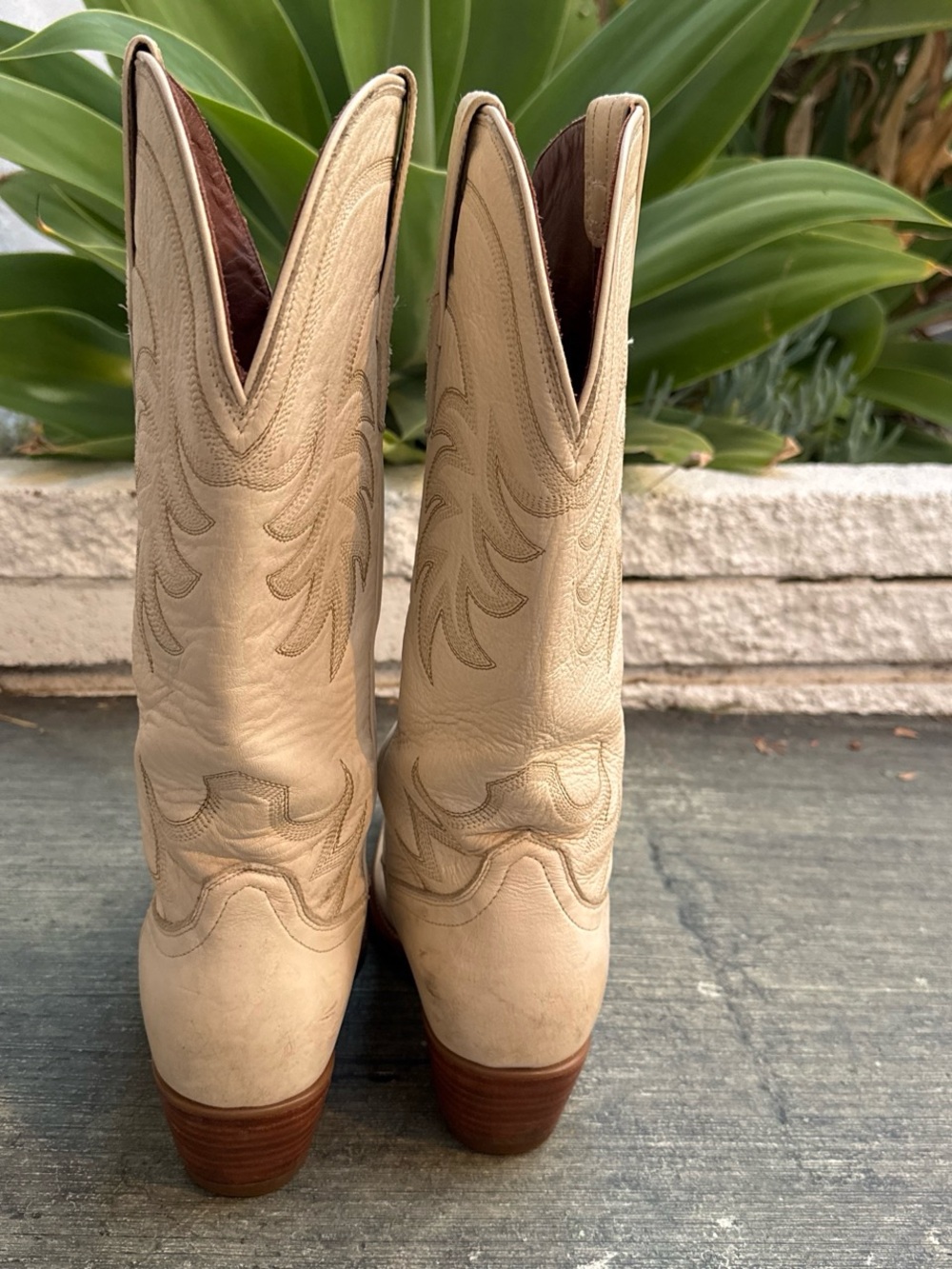 Tecovas Annie cream white with Tan leather cowboy boots 8.5 B - Picture 4 of 8